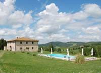 scorcio della villa con piscina ion Toscana