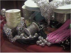 Ancar fornisce bracciali,collane, portachiavi, semilavorati e gioielli in argento finiti pronti per la vendita.