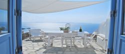 Dalla veranda di Villa Lair potrai ammirare un panorama mozzafiato sul mare e sul famoso tramonto di Mykonos
