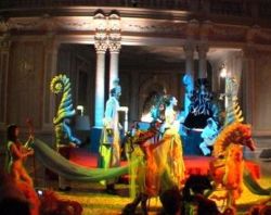 La riduzione dello show internazionale Carnival Dream alla festa di Carnevale